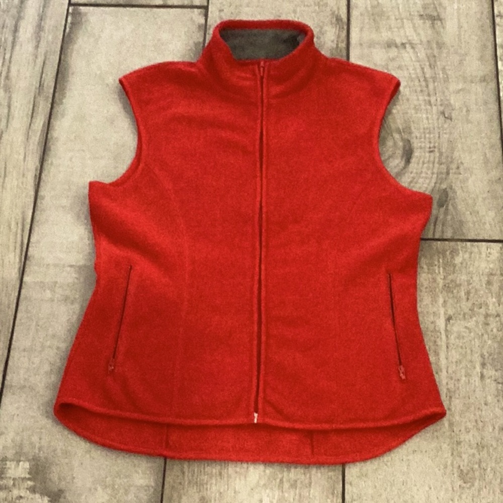 Gap,  red fleece vest with zipper pockets size extra small 589